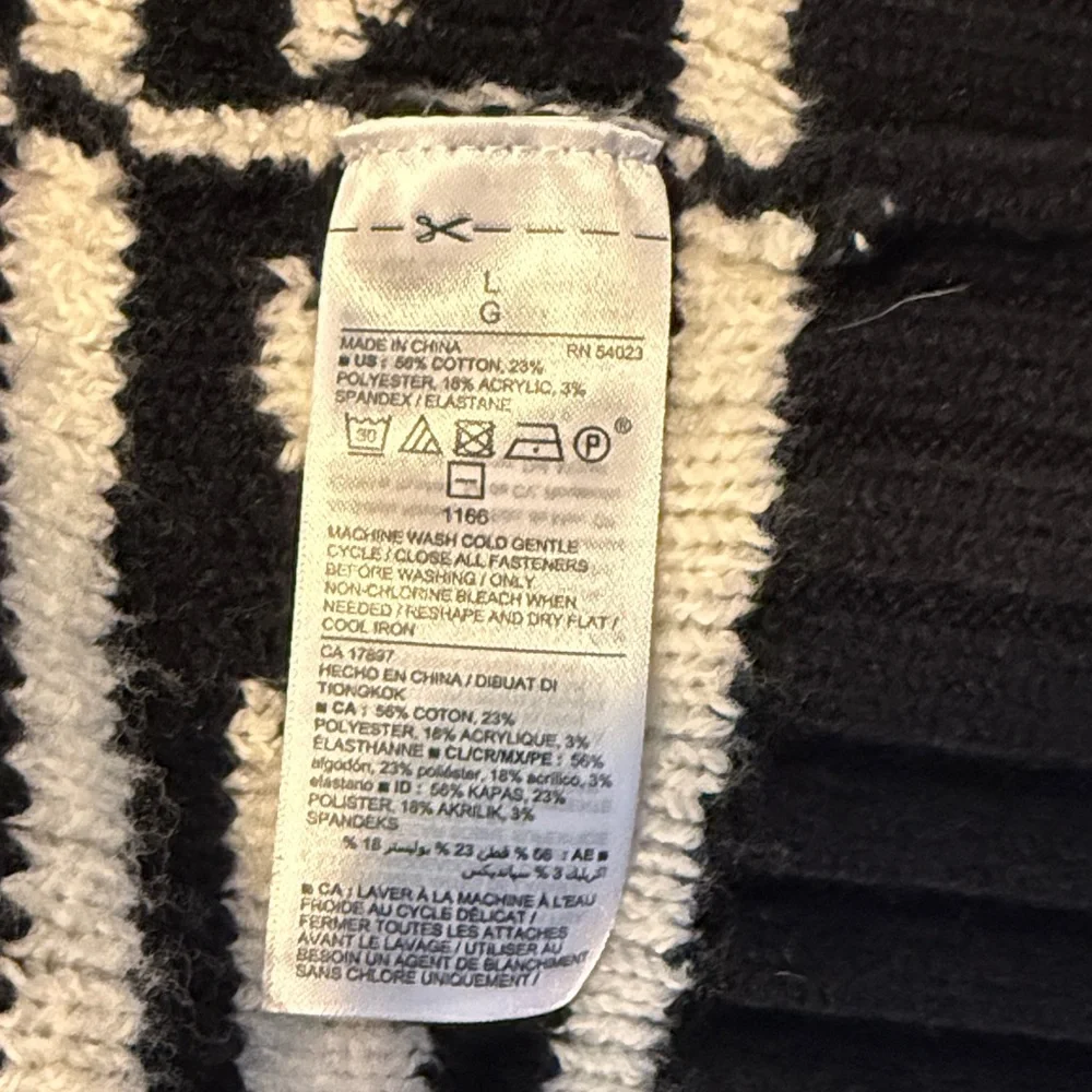 Old Navy Black & White Patterned Women's Cardigan Sweater with Belt - Picture 5 of 5
